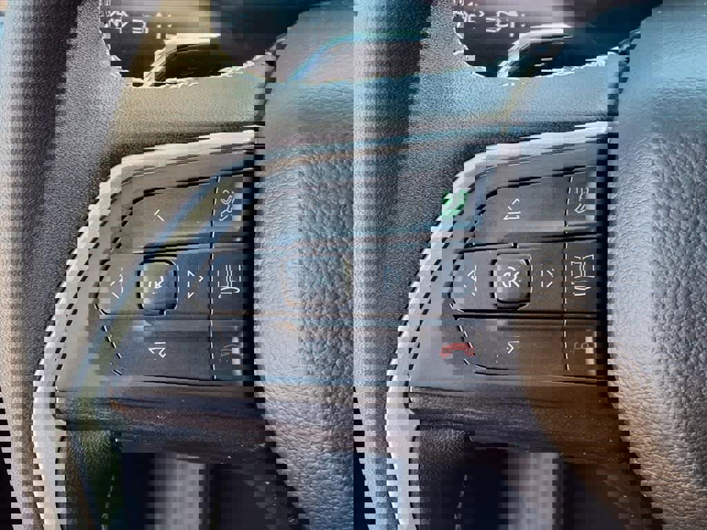 Used 2023 Jeep Grand Cherokee Laredo w/ Luxury Tech Group I image 18