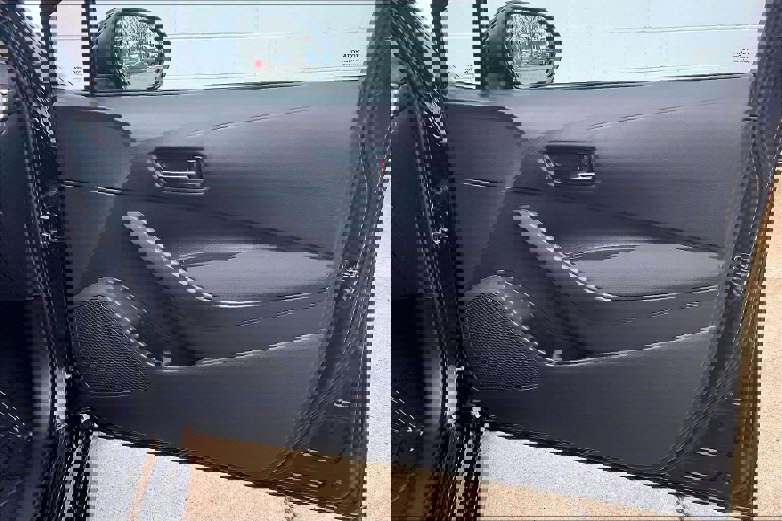 Used 2025 Toyota Corolla LE image 28