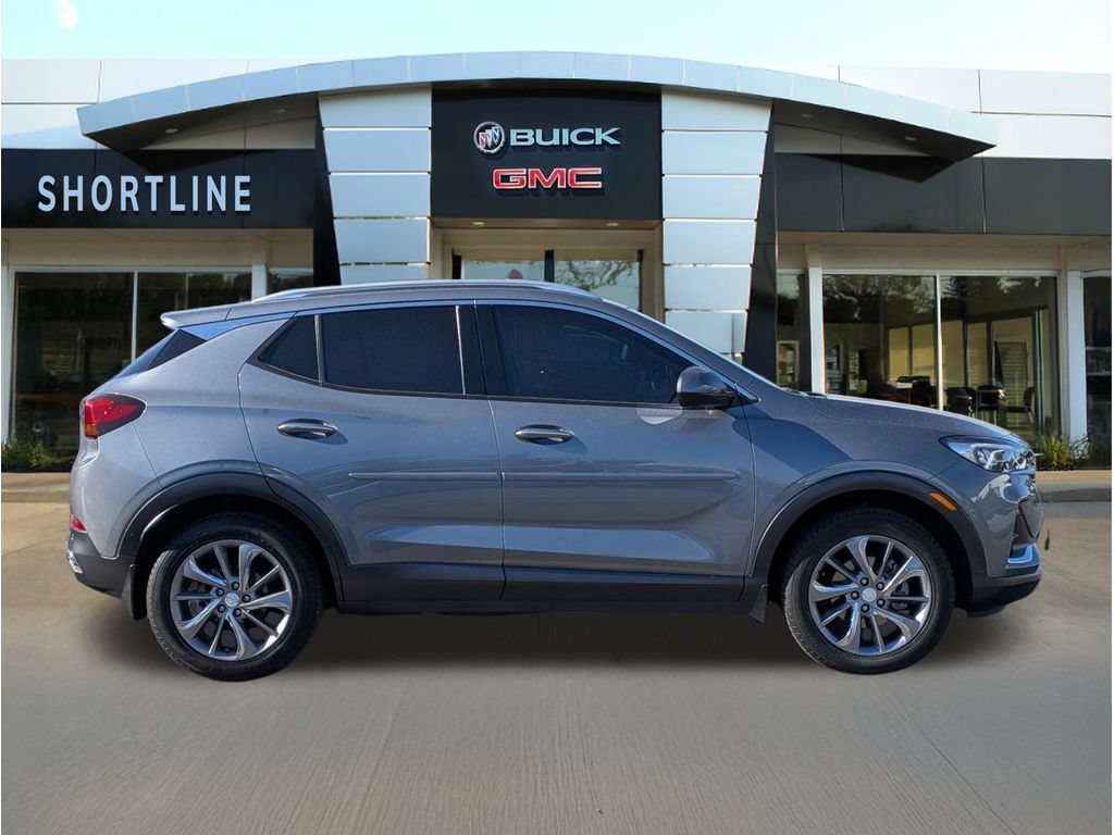 Used 2022 Buick Encore GX Essence w/ Advanced Technology Package AWD/4WD image 2