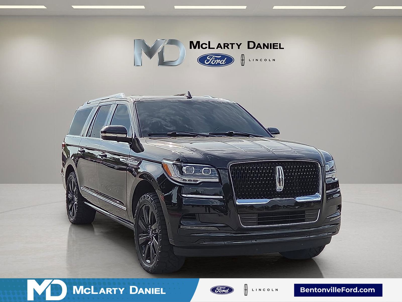 Used 2024 Lincoln Navigator L Reserve AWD/4WD image 1