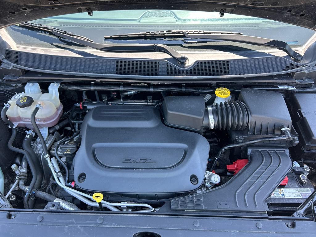 Used 2023 Chrysler Pacifica Touring-L FWD image 18