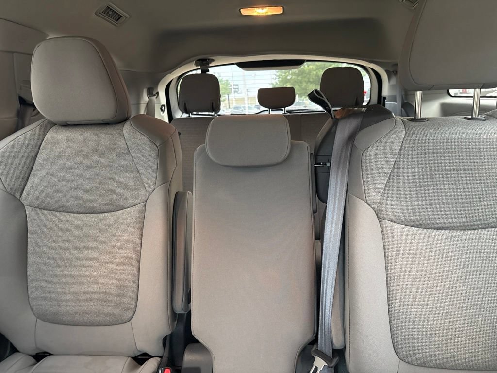 Used 2023 Toyota Sienna LE FWD image 19