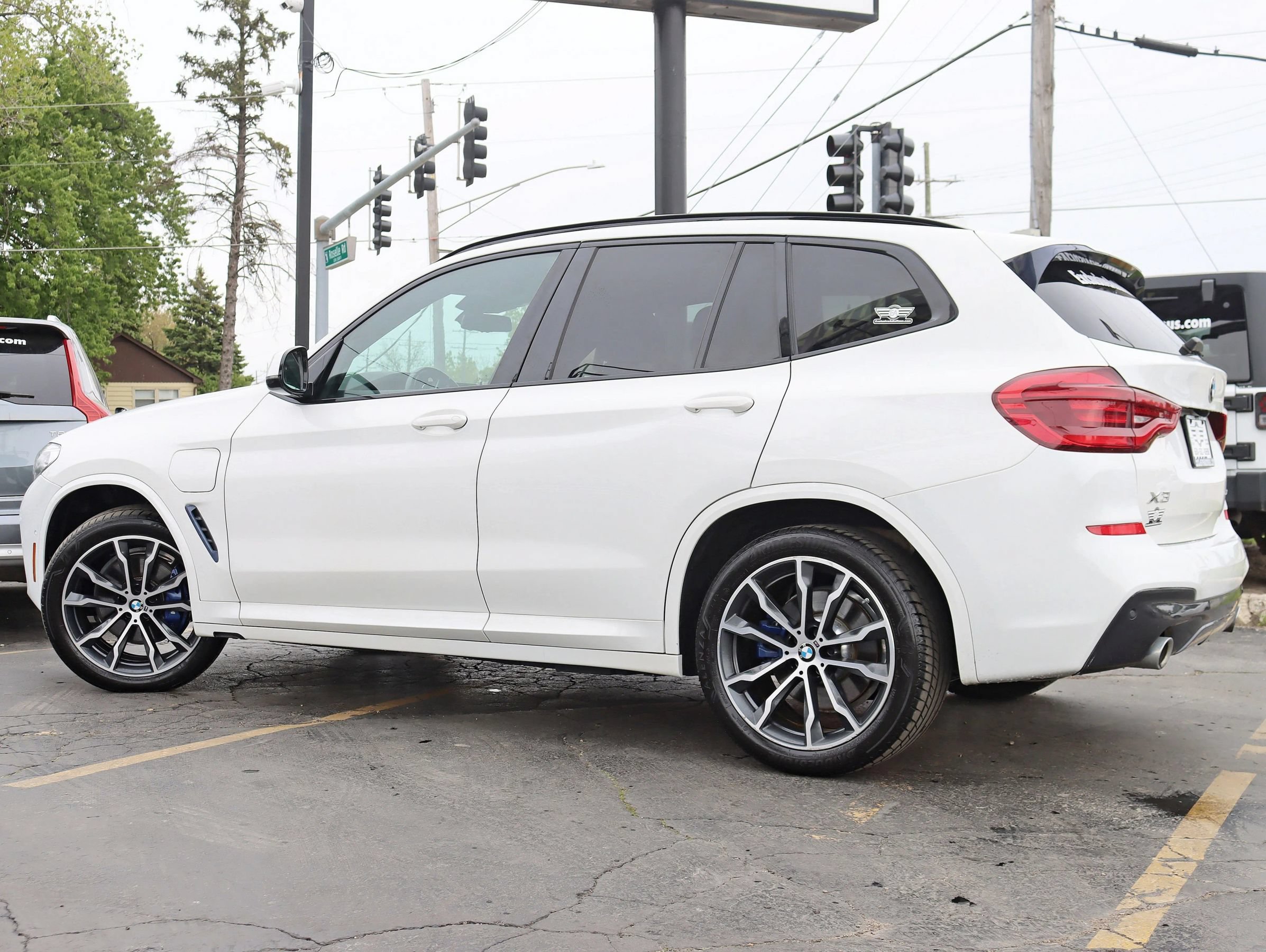 Used 2021 BMW X3 xDrive30e AWD/4WD image 11