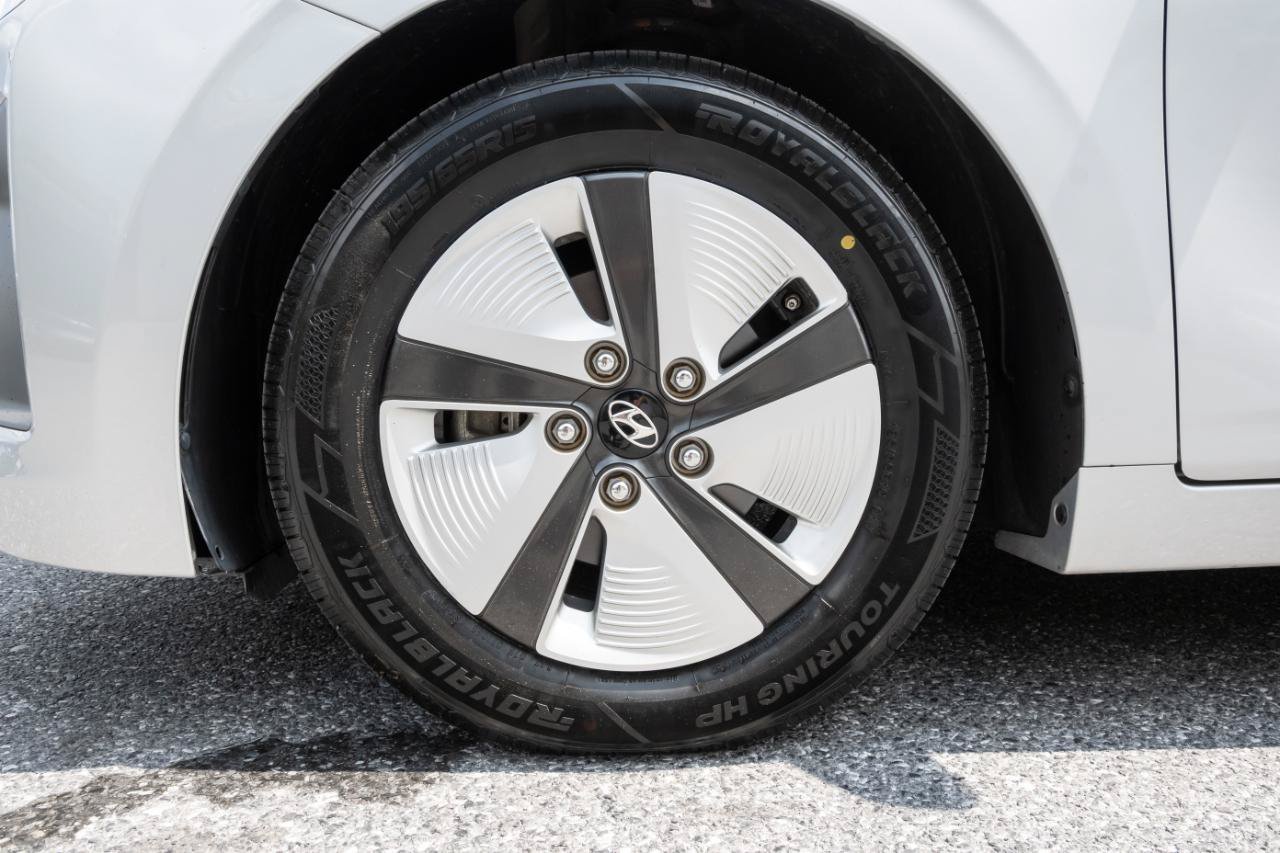 Used 2019 Hyundai Ioniq Blue FWD image 35