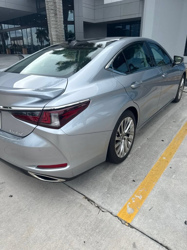 Used 2022 Lexus ES 350 Ultra Luxury w/ Accessory Package 2 FWD image 11
