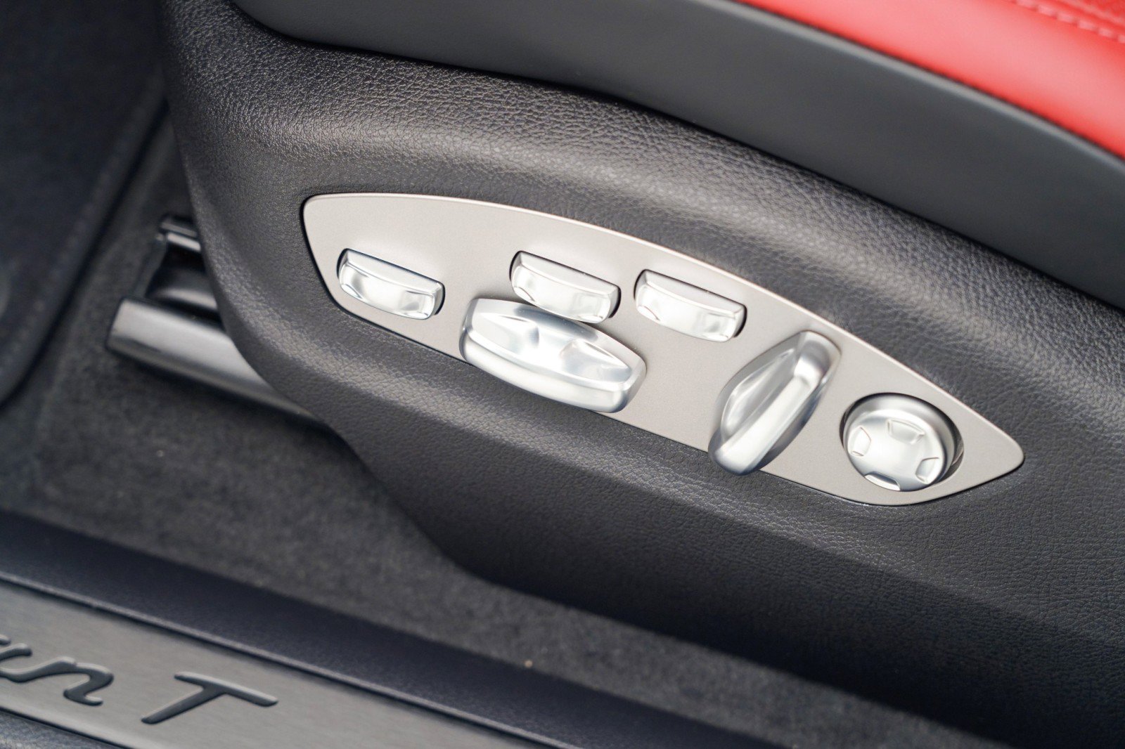 New 2026 Porsche Macan image 15