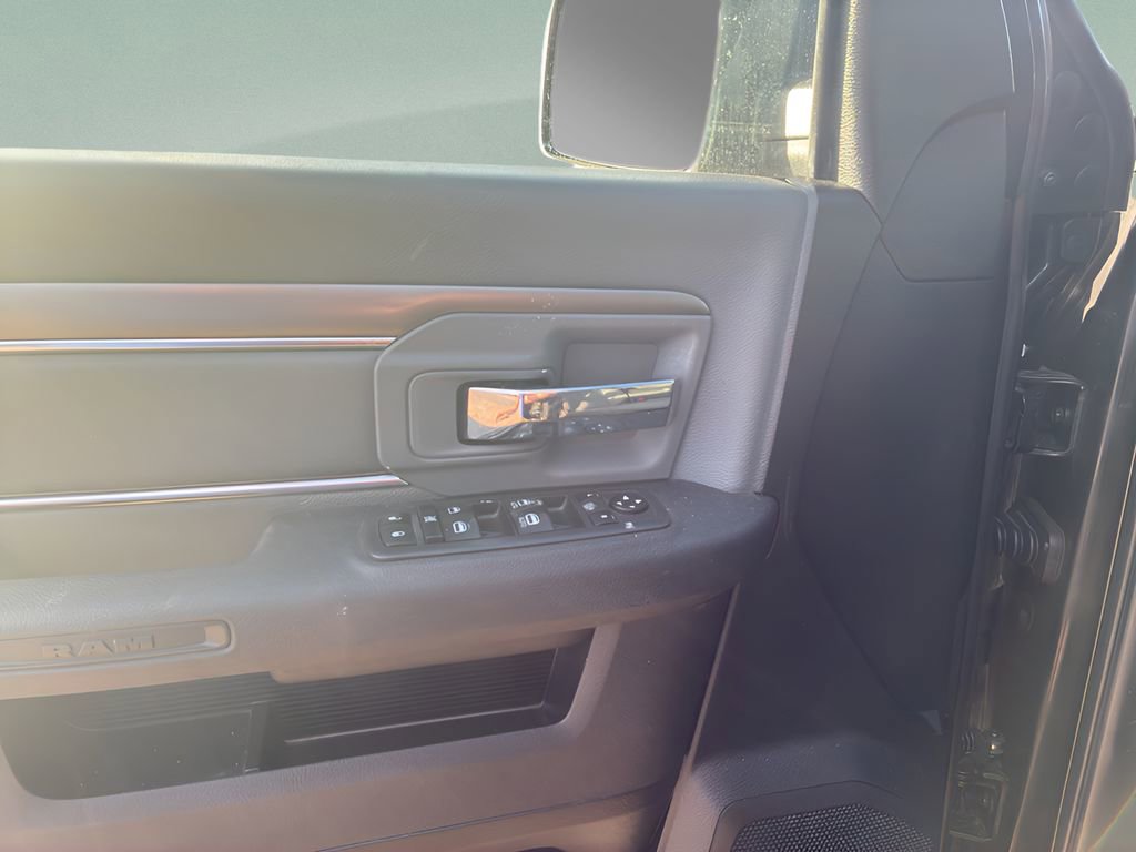 Used 2021 RAM 1500 Classic SLT image 12