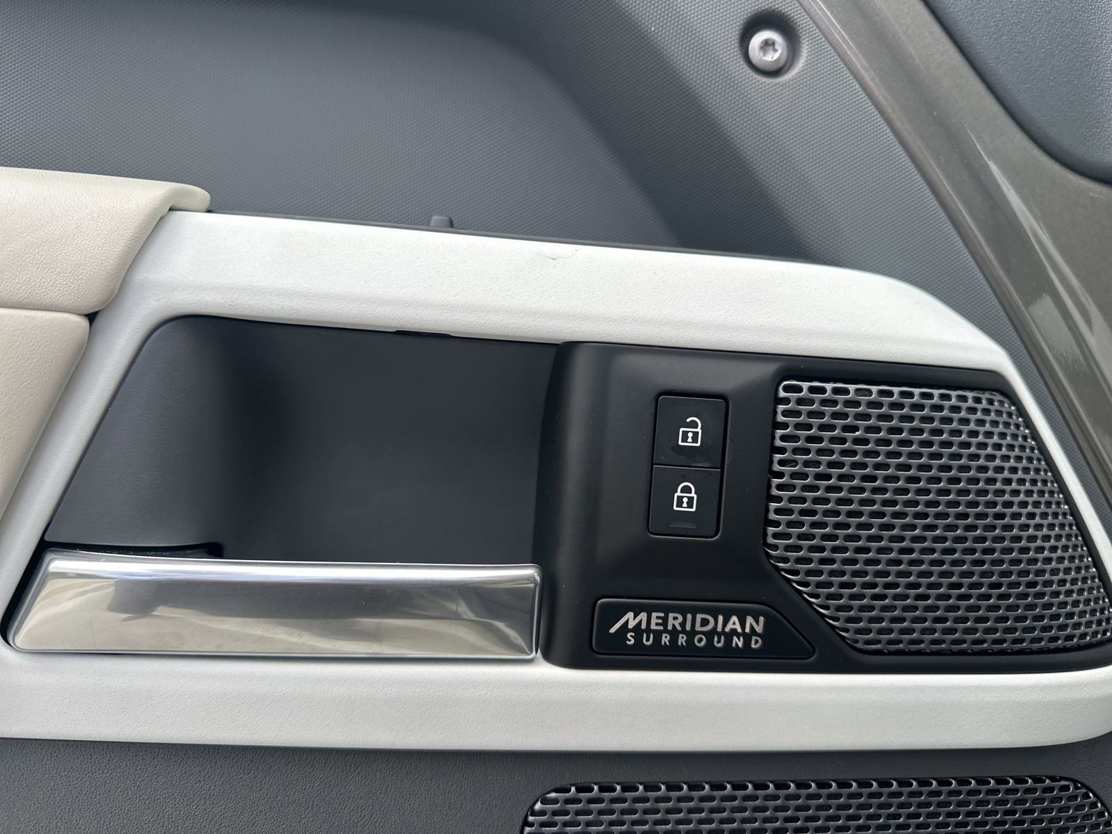 Certified 2023 Land Rover Defender 110 SE AWD/4WD image 14