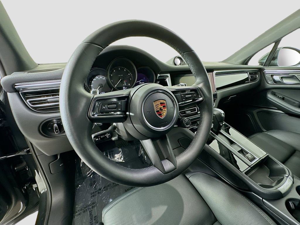 Certified 2026 Porsche Macan AWD/4WD image 12