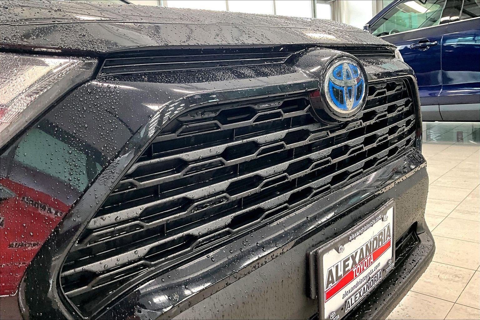 Used 2024 Toyota RAV4 LE AWD/4WD image 28