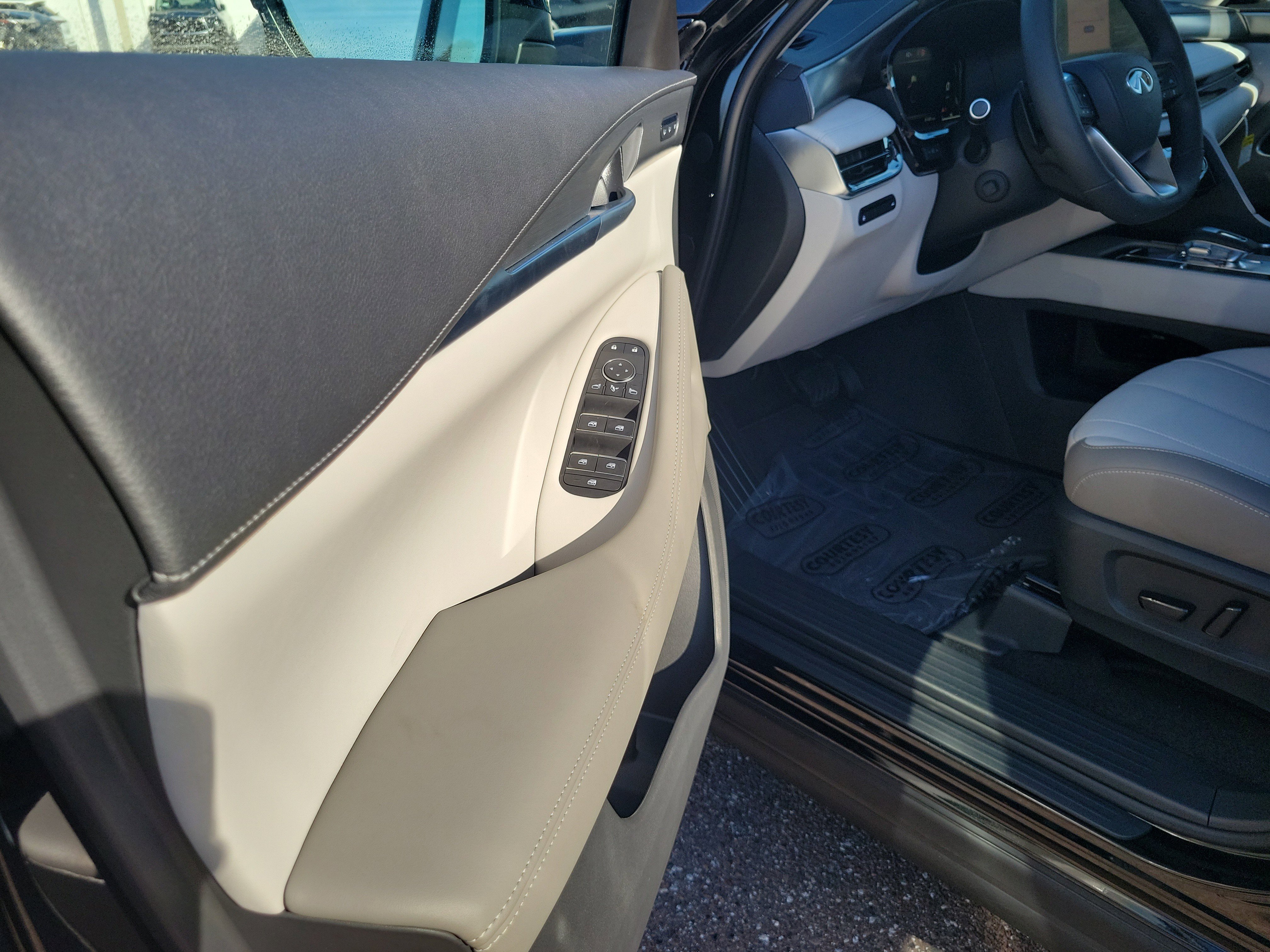 New 2026 INFINITI QX60 Luxe w/ Family Package image 15