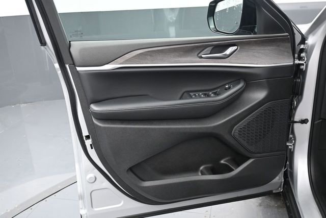 New 2026 Jeep Grand Cherokee Altitude AWD/4WD image 12