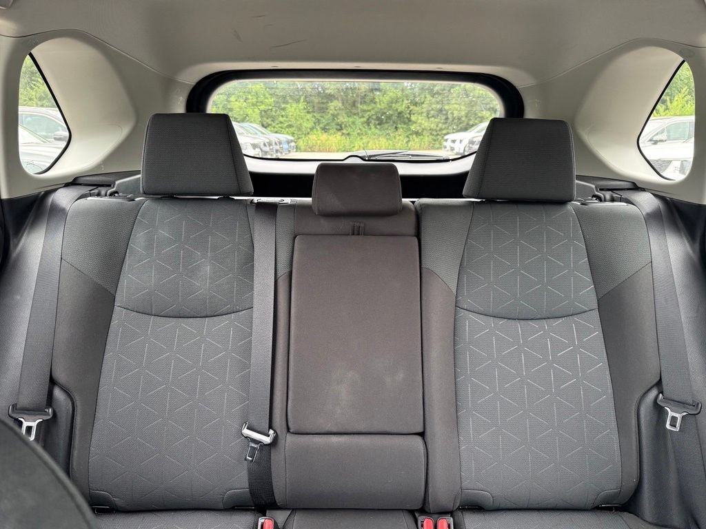 Used 2025 Toyota RAV4 XLE FWD image 36