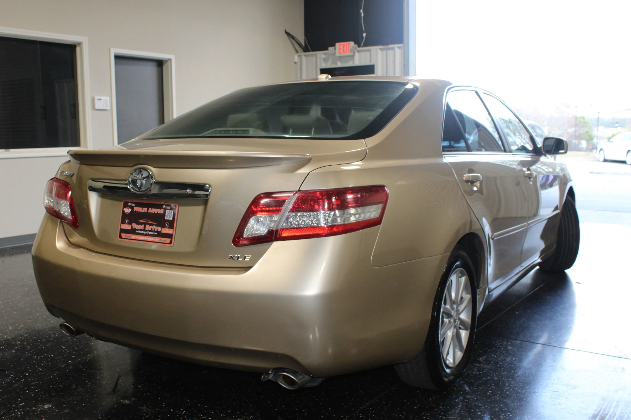 Used 2010 Toyota Camry XLE image 2