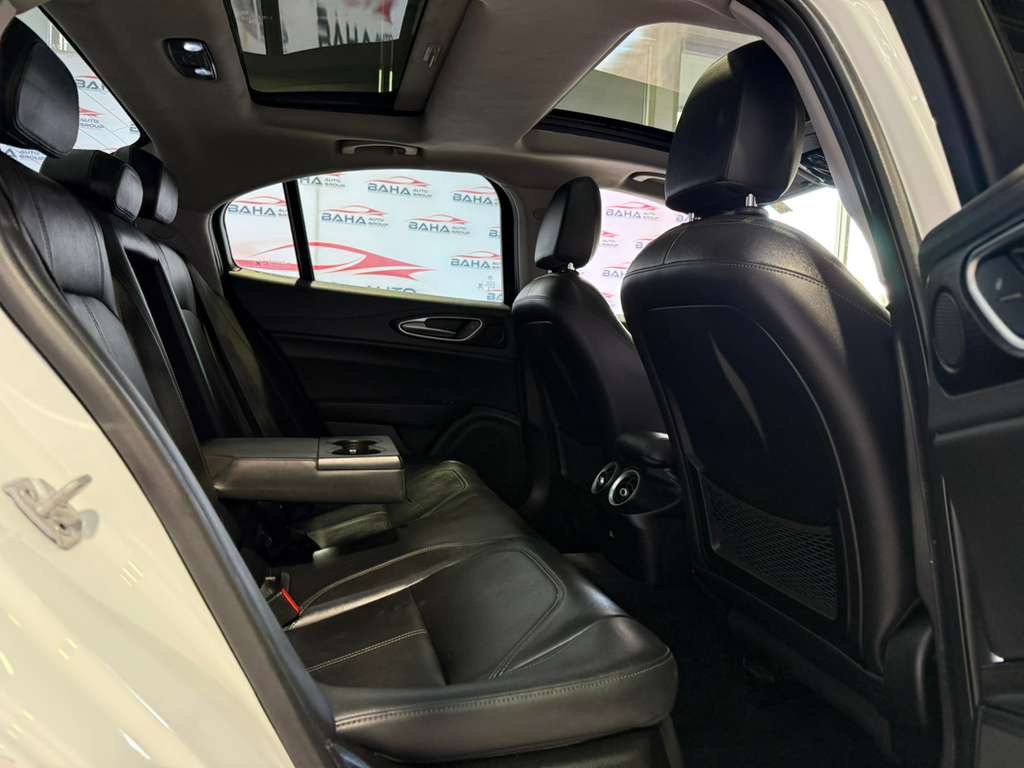 Used 2017 Alfa Romeo Giulia RWD image 48