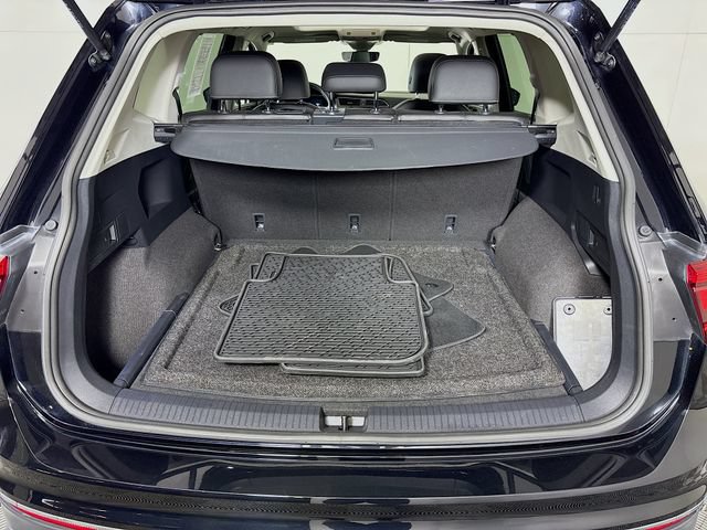 Certified 2023 Volkswagen Tiguan SE w/ Panoramic Sunroof Package AWD/4WD image 30