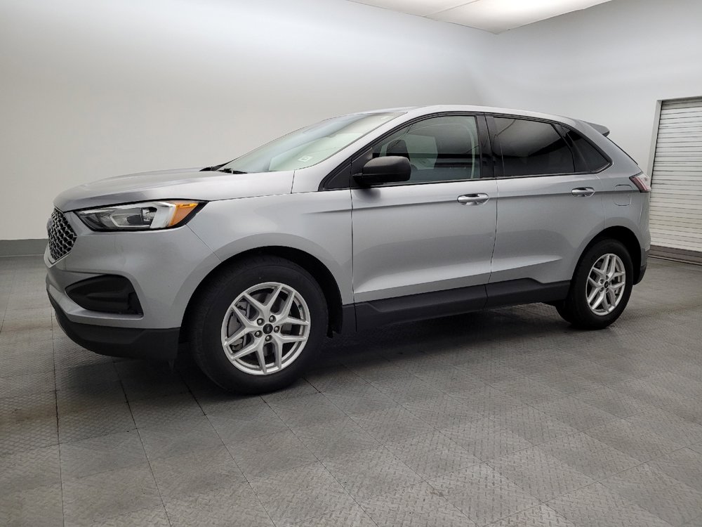 Used 2023 Ford Edge SE image 2