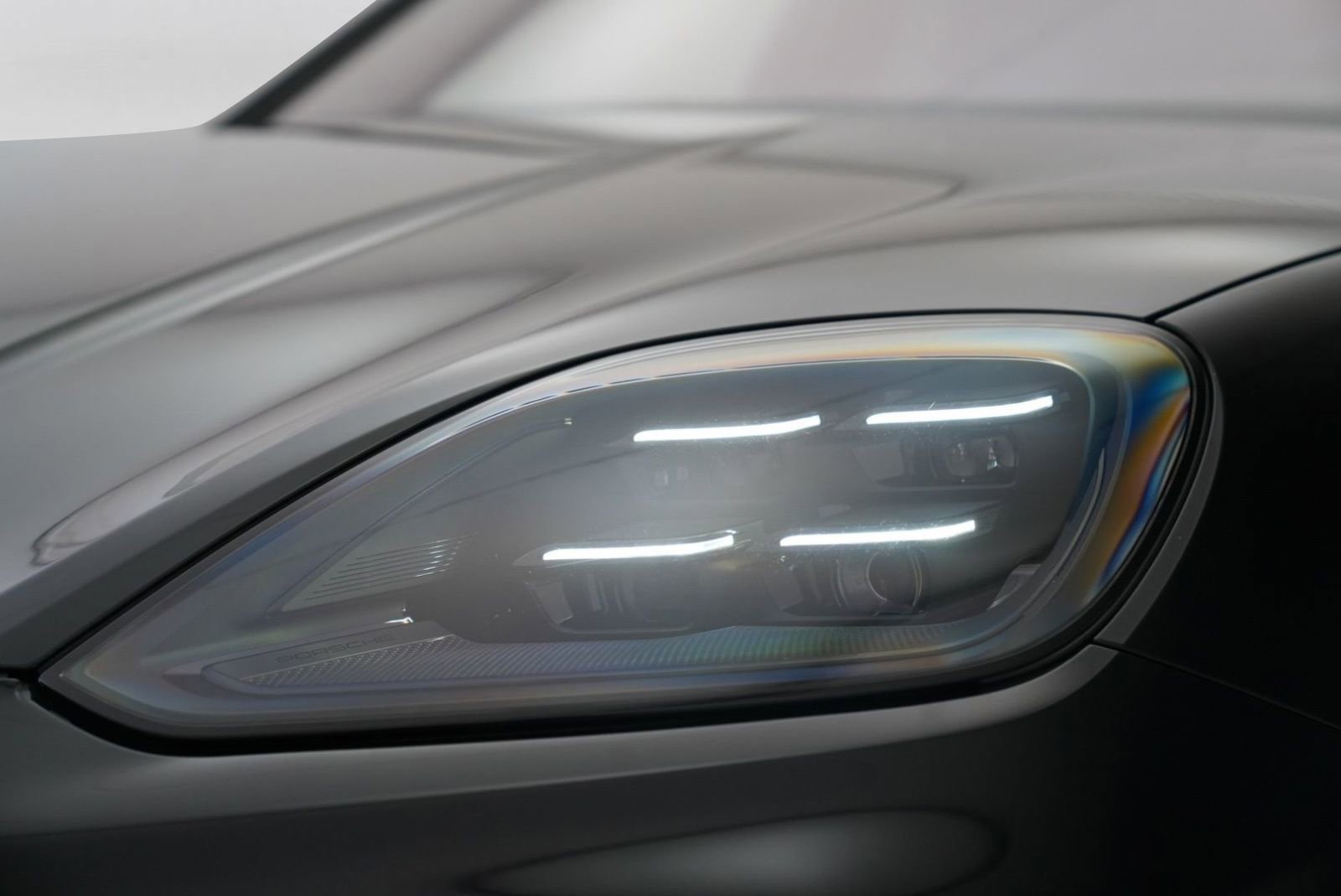 Used 2025 Porsche Cayenne GTS AWD/4WD image 8