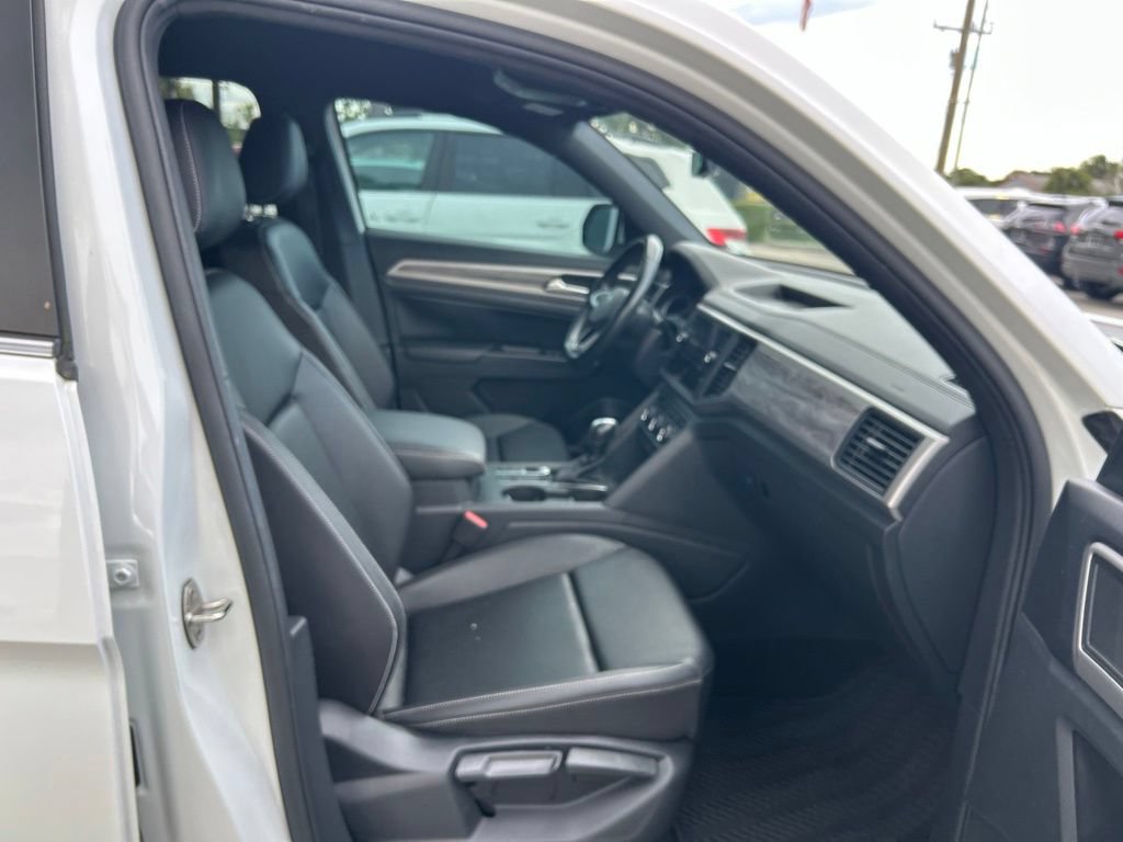 Used 2020 Volkswagen Atlas Cross Sport SE FWD image 41