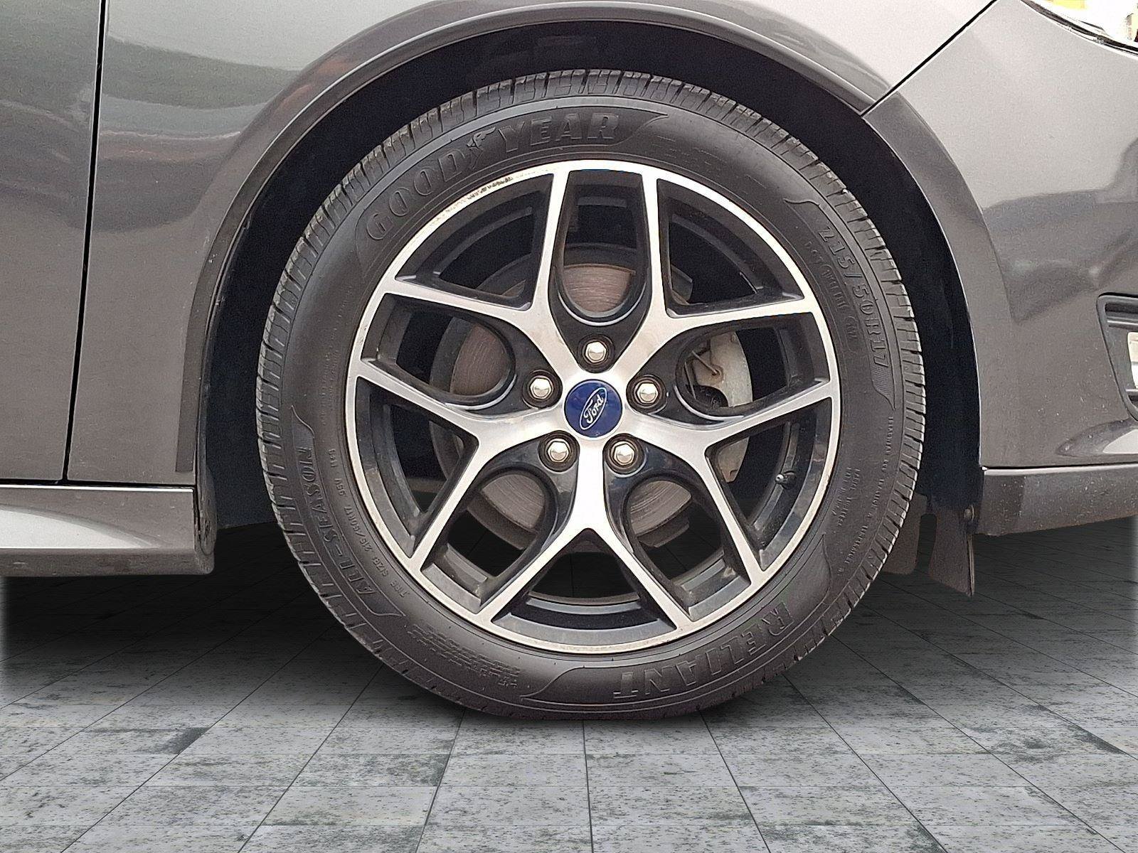 Used 2016 Ford Focus SE w/ SE Sport Package FWD image 8