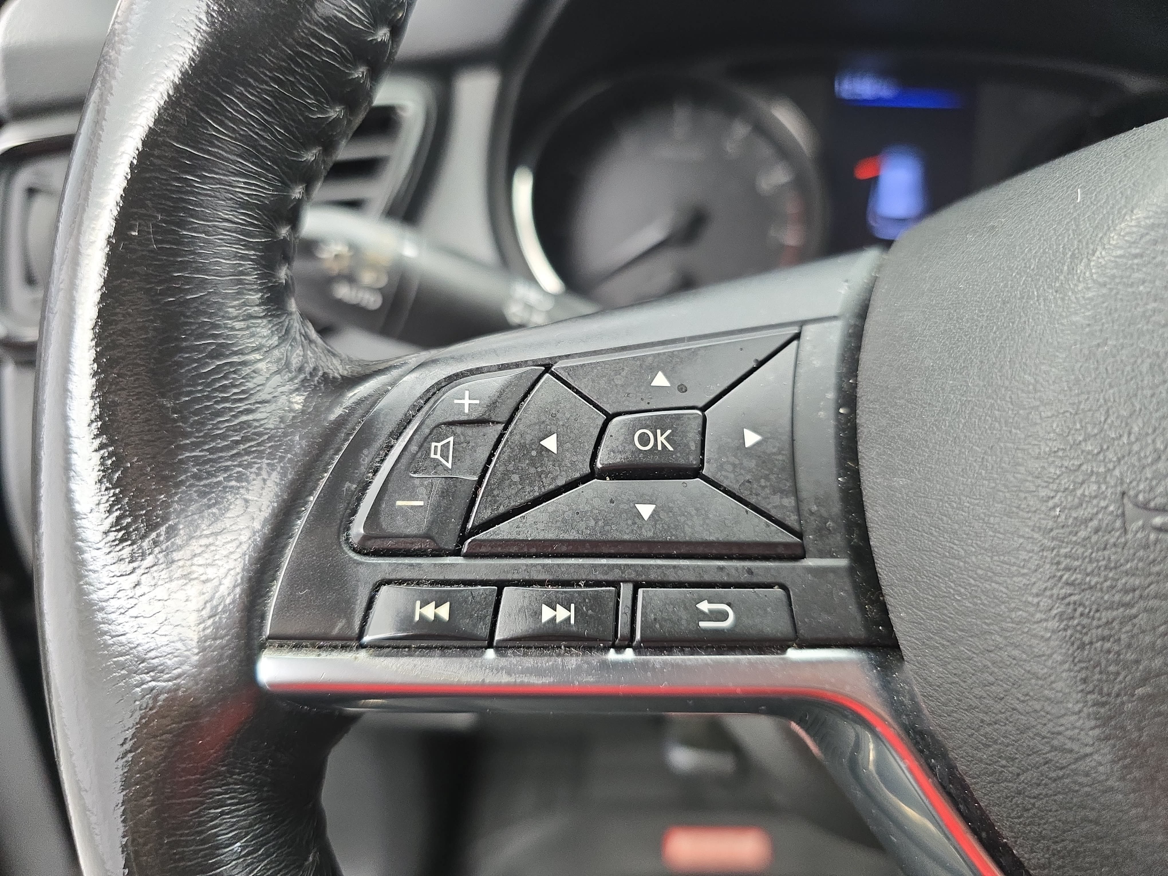 Used 2019 Nissan Rogue SV w/ Premium Package AWD/4WD image 17