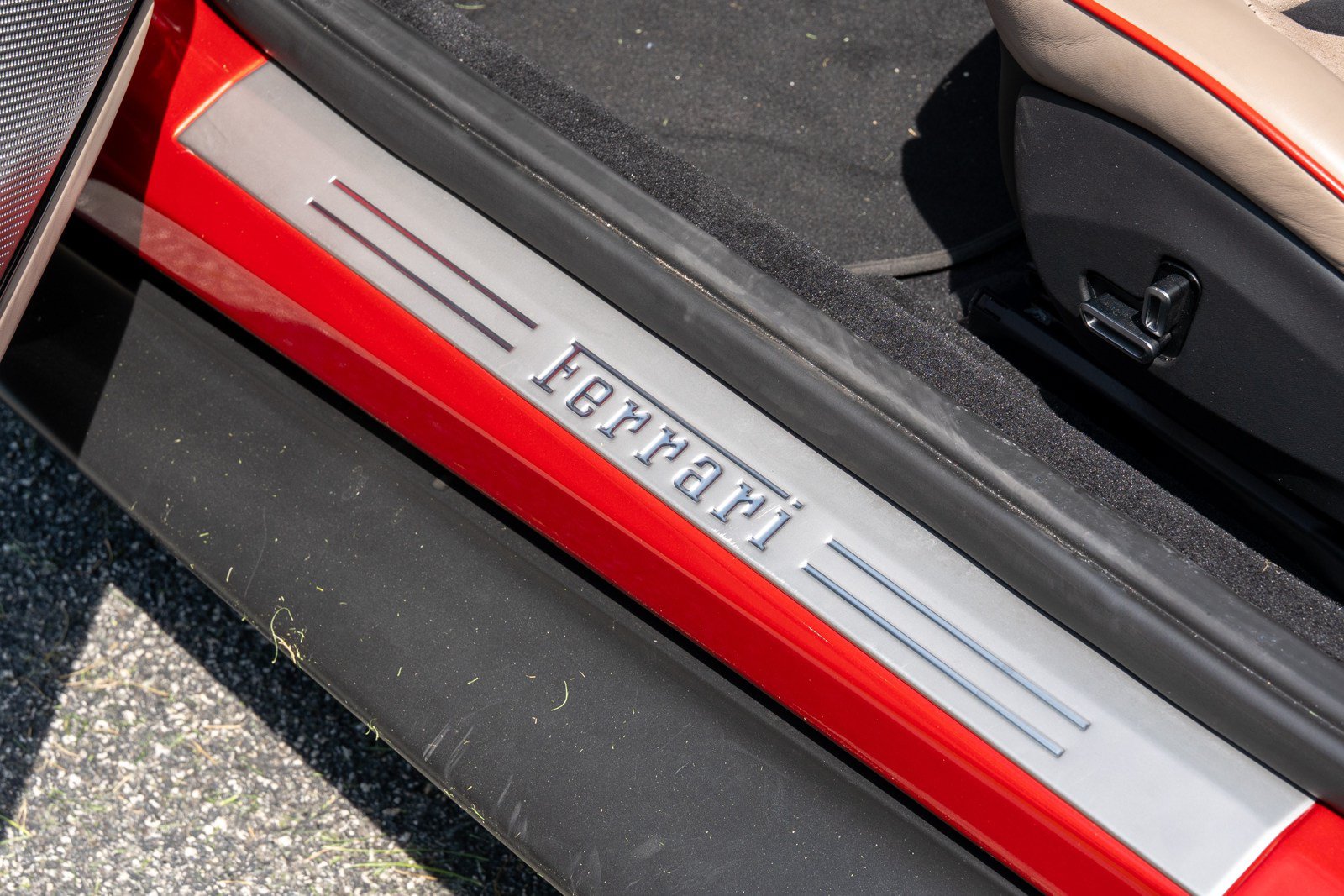 Used 2024 Ferrari Roma Spider RWD image 28
