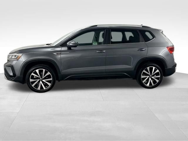 Used 2022 Volkswagen Taos SE FWD image 5