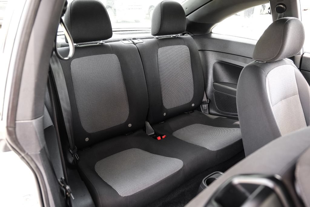 Used 2018 Volkswagen Beetle 2.0T S FWD image 32
