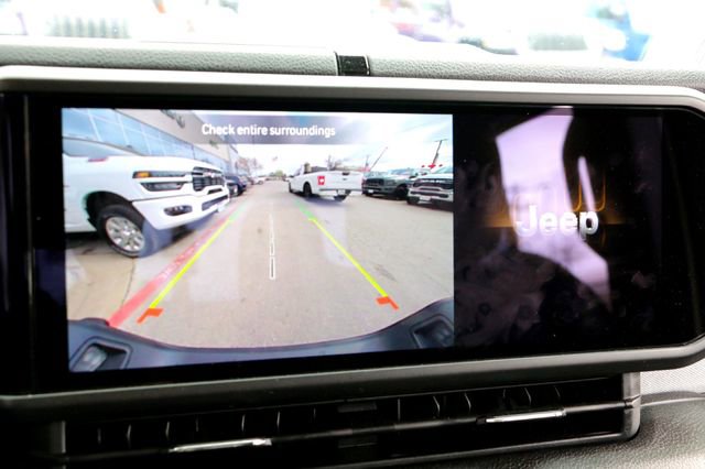 Used 2025 Jeep Gladiator Sport image 17