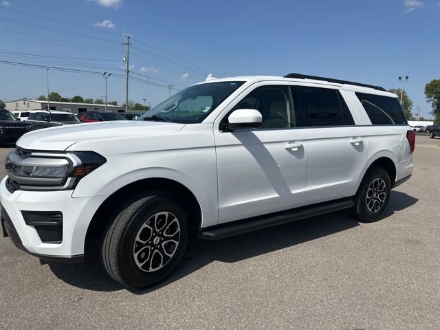 Used 2024 Ford Expedition Max XLT image 32
