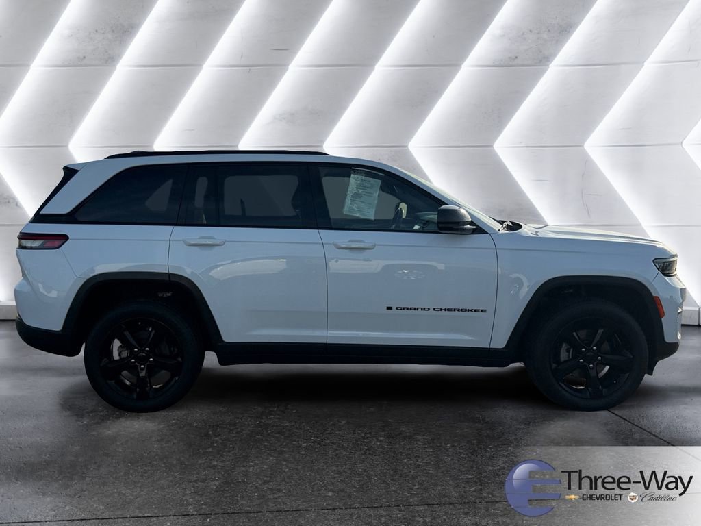Used 2023 Jeep Grand Cherokee Altitude image 6