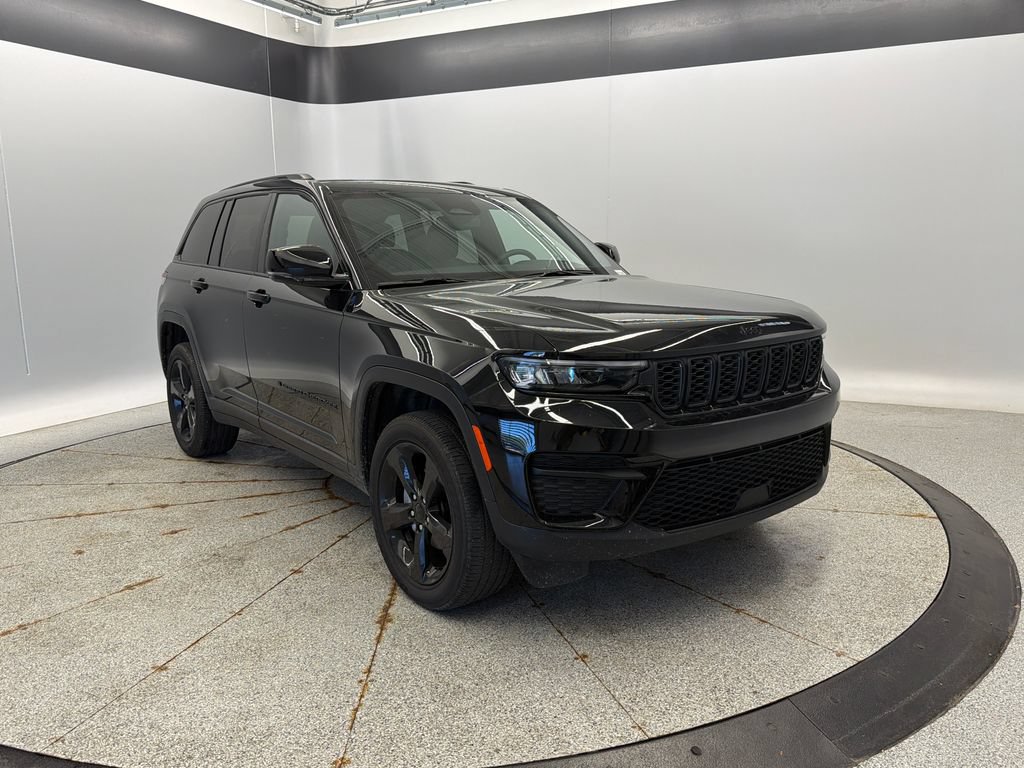Certified 2024 Jeep Grand Cherokee Altitude AWD/4WD image 13