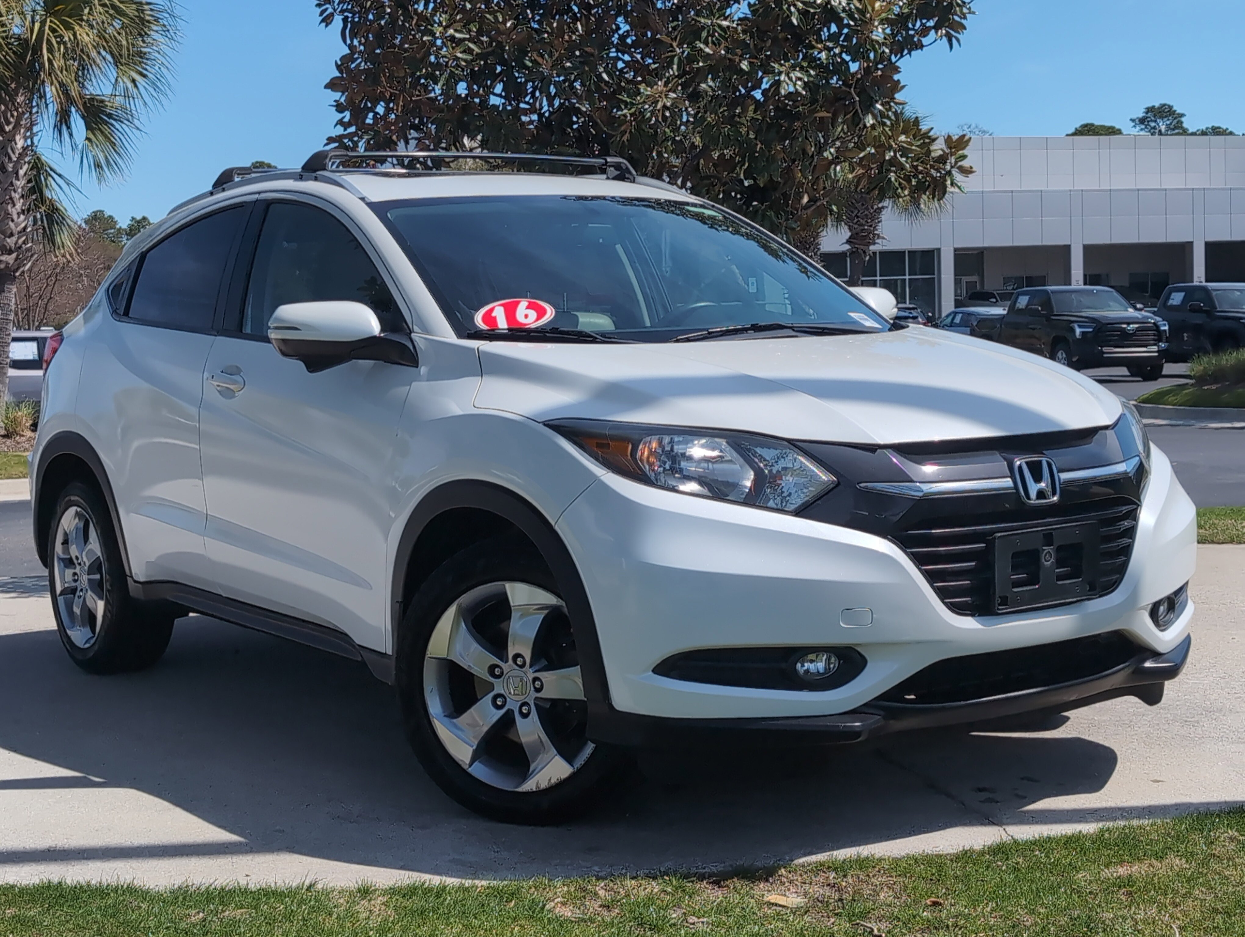Used 2016 Honda HR-V EX-L image 2