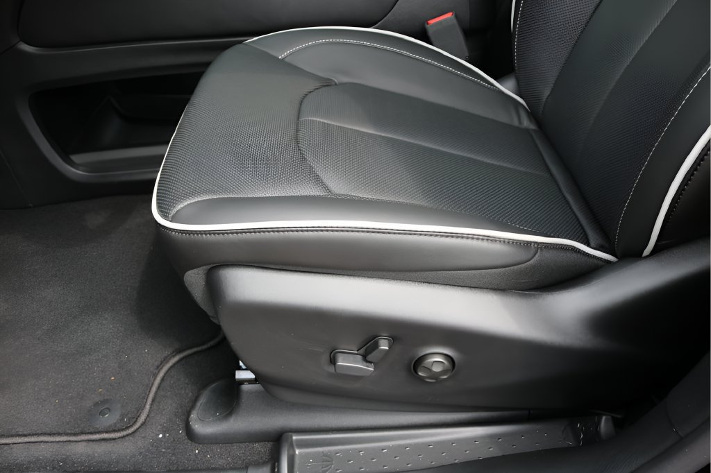 New 2027 Chrysler Pacifica Limited FWD image 13