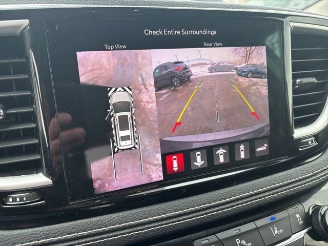 Used 2022 Chrysler Pacifica Touring-L w/ Uconnect Theater Family Group image 24