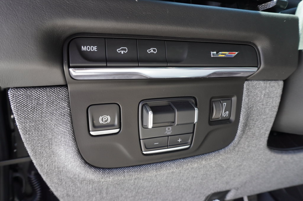 Certified 2025 Cadillac Escalade ESV V AWD/4WD image 22