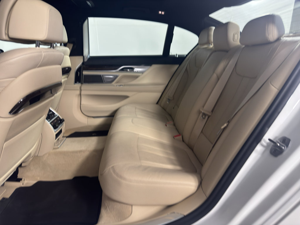 Used 2018 BMW 740i RWD image 32