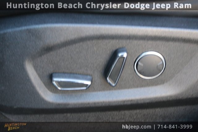 Used 2018 Ford Edge Titanium image 31