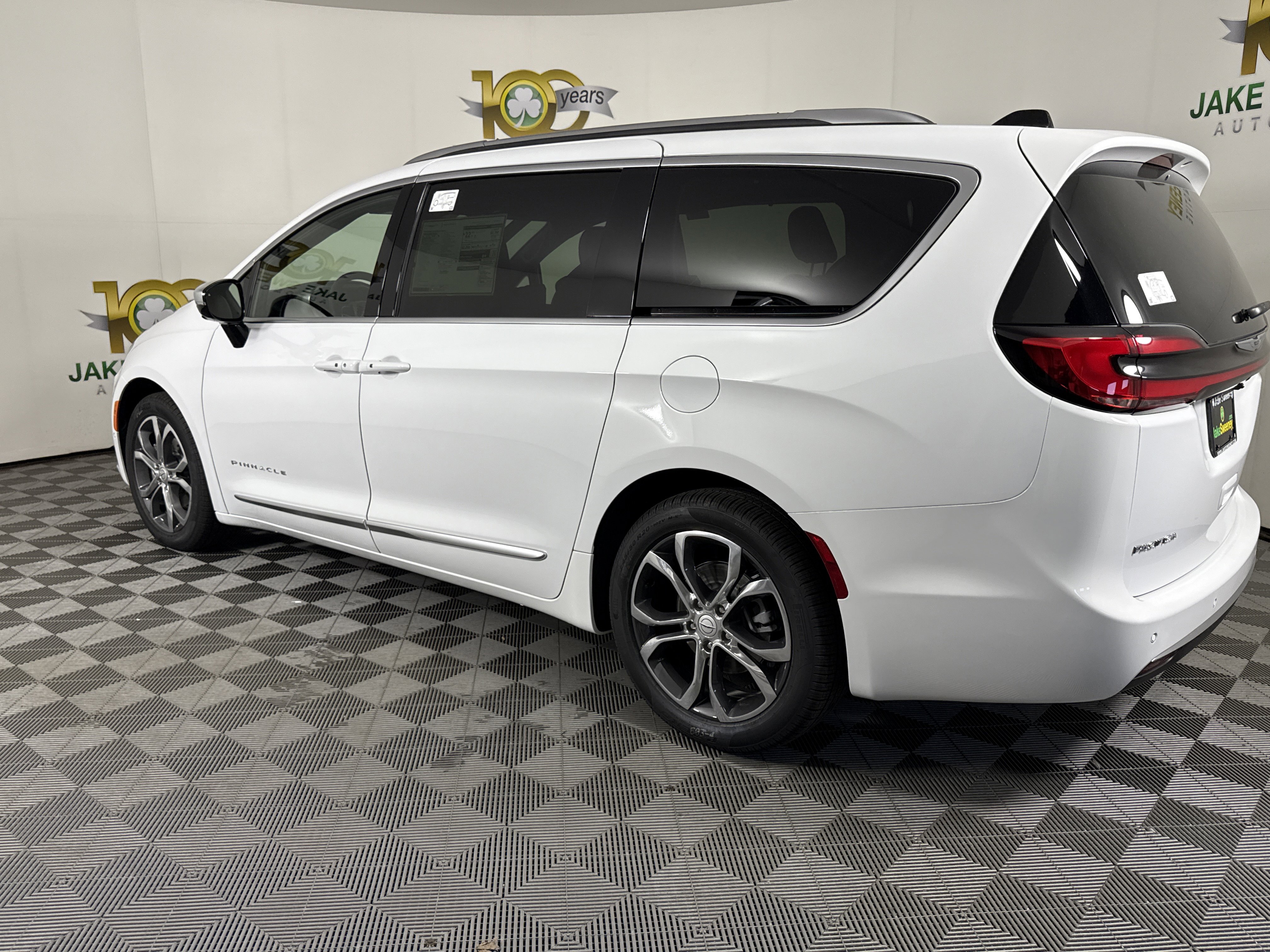 New 2026 Chrysler Pacifica Pinnacle image 5