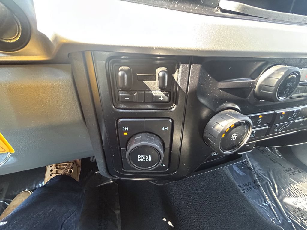Used 2025 Ford F250 XLT AWD/4WD image 19