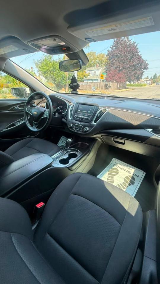 Used 2018 Chevrolet Malibu LT FWD image 13