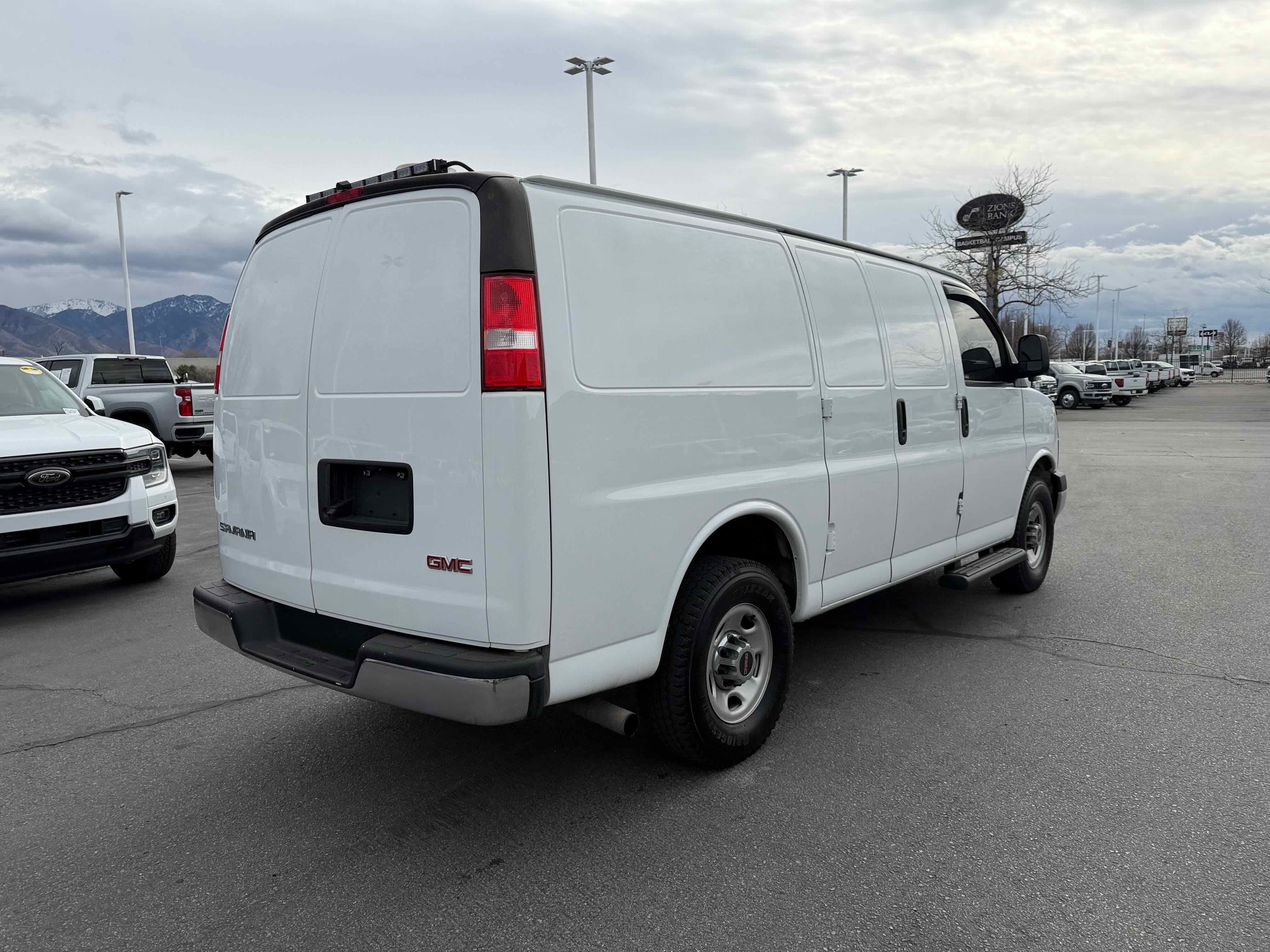 Used 2023 GMC Savana 2500 w/ Driver Convenience Package image 7
