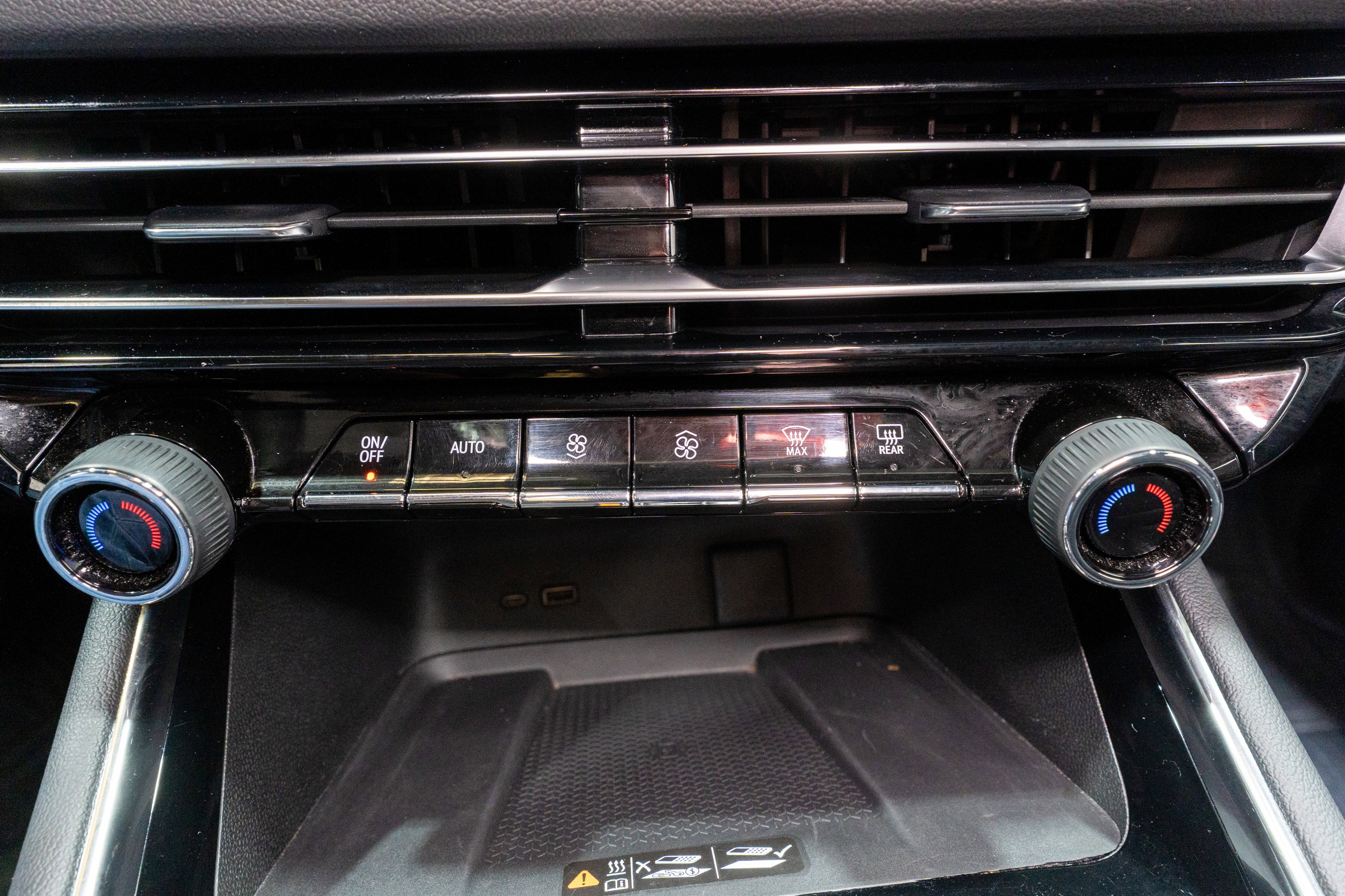 Used 2024 Chevrolet Traverse RS image 25