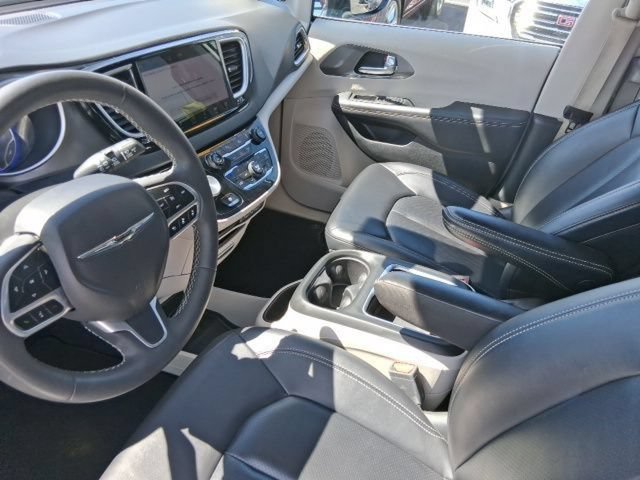 Used 2024 Chrysler Pacifica Touring-L FWD image 14