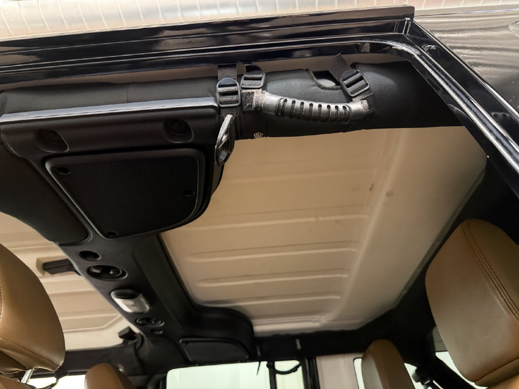 Used 2015 Jeep Wrangler Unlimited Sahara w/ Connectivity Group AWD/4WD image 51