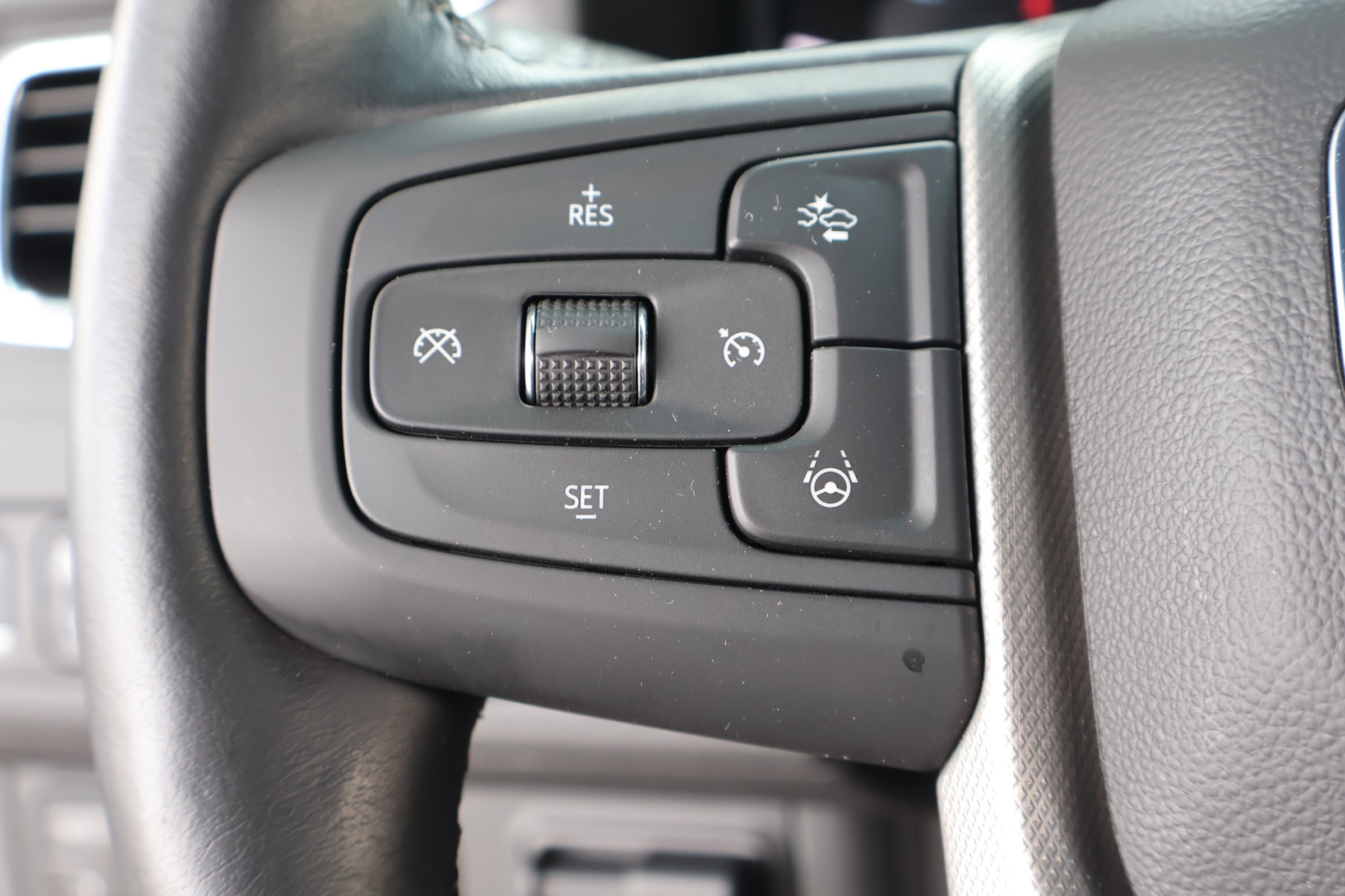 Used 2024 GMC Yukon Denali w/ Advanced Technology Package AWD/4WD image 30
