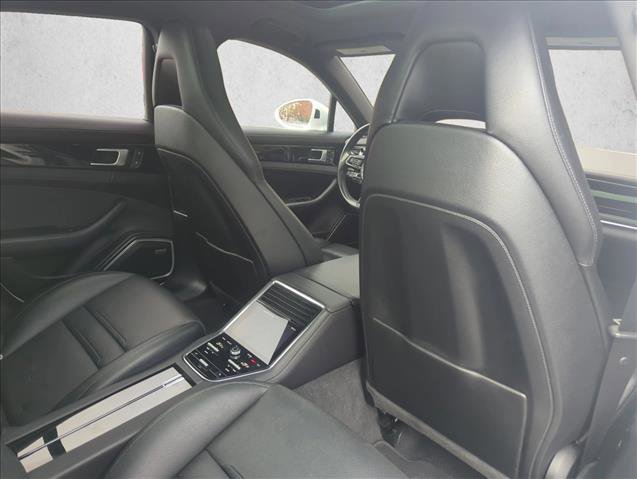 Used 2022 Porsche Panamera 4 w/ Premium Package image 27