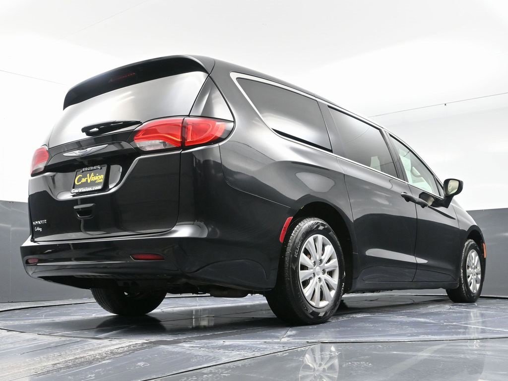 Used 2020 Chrysler Voyager L image 50
