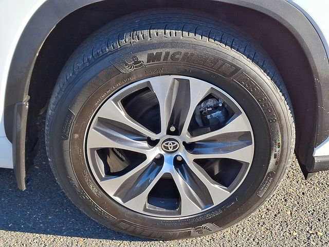 Used 2023 Toyota Highlander XLE image 8