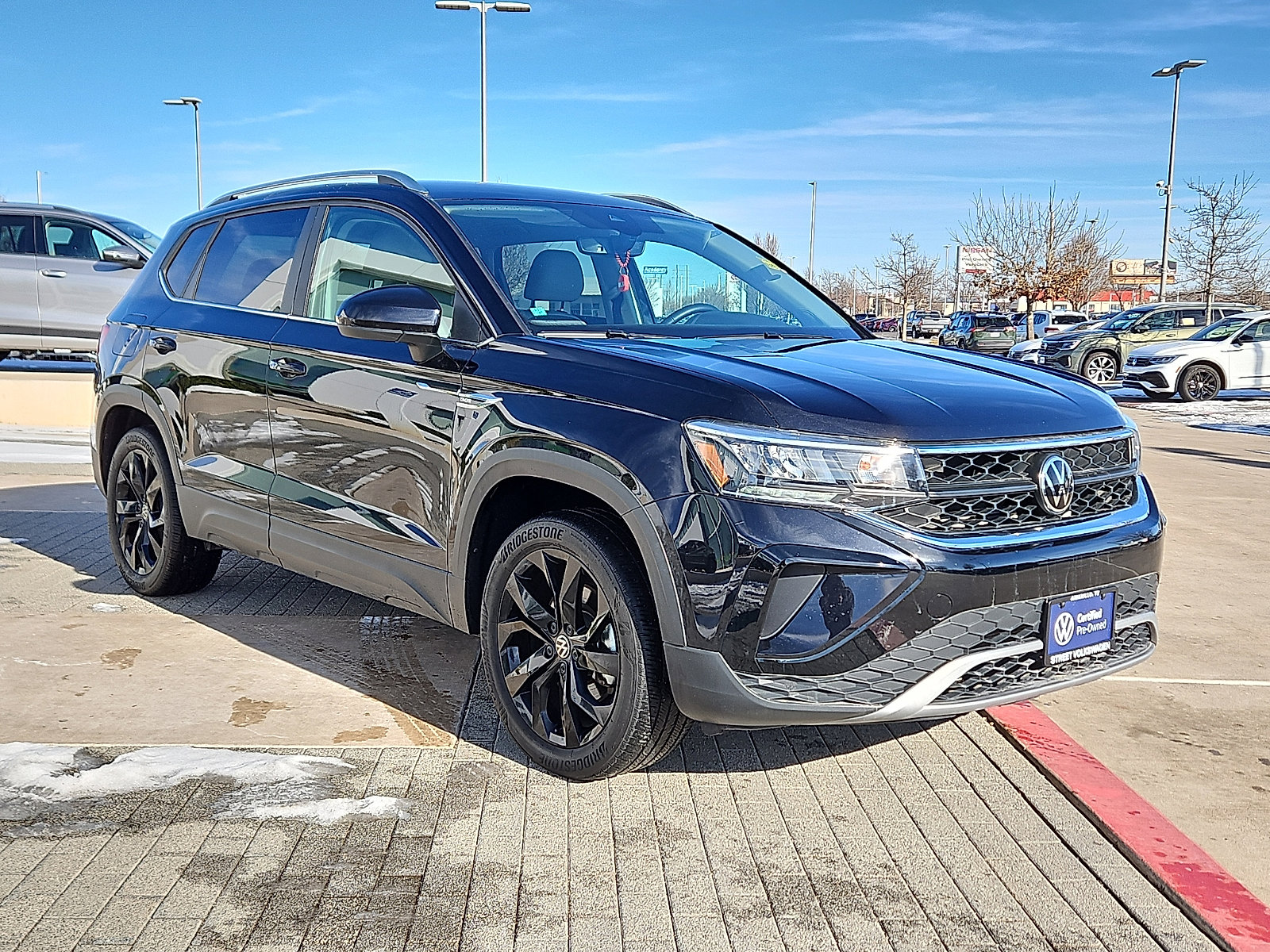 Certified 2022 Volkswagen Taos SE w/ Driver Assistance Package image 4